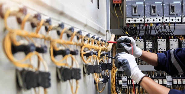Professional Electrician technician working in Jonesville, MI